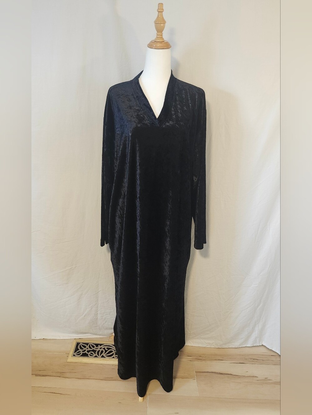 Retro Comfort Exchange Black Crushed Velvet Long Sleeve House Dress/Loungewear